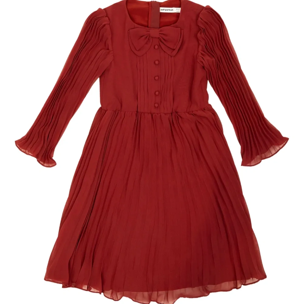 Платье с плиссированной юбкой