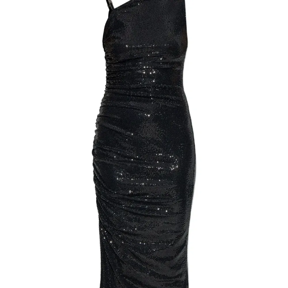 Платье с высоким воротником и пайетками