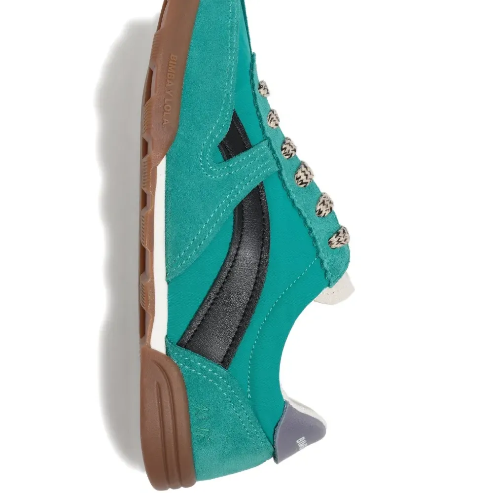 Кроссовки для помещений