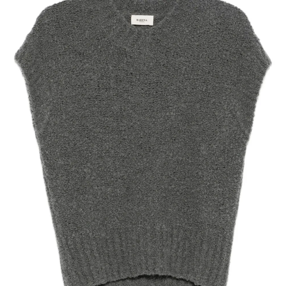 Шерстяной жилет с V-образным вырезом