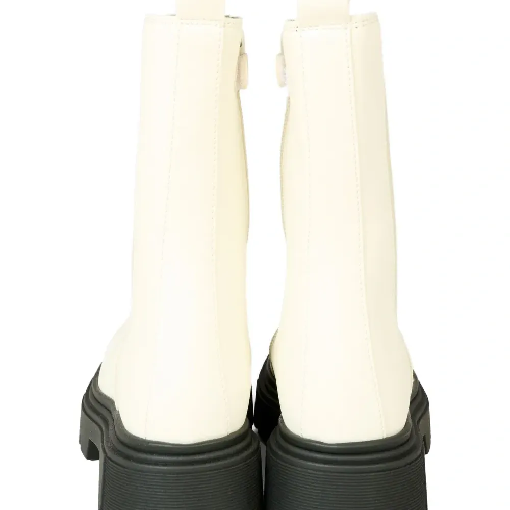 Ботинки на массивной подошве Ботинки на массивной подошве