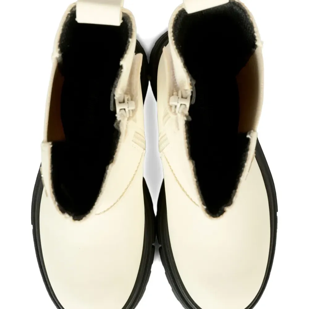 Ботинки на массивной подошве Ботинки на массивной подошве