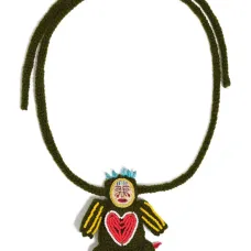 Колье в технике кроше с вышивкой