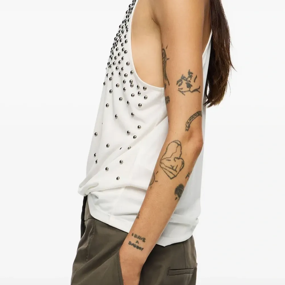 Безрукавка с заклёпками