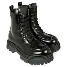 Ботинки на шнуровке