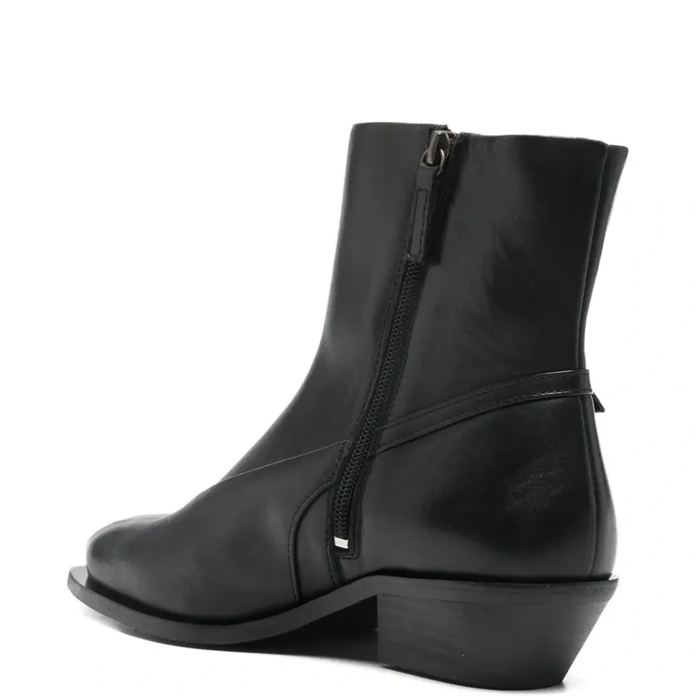 Ботинки с пряжками