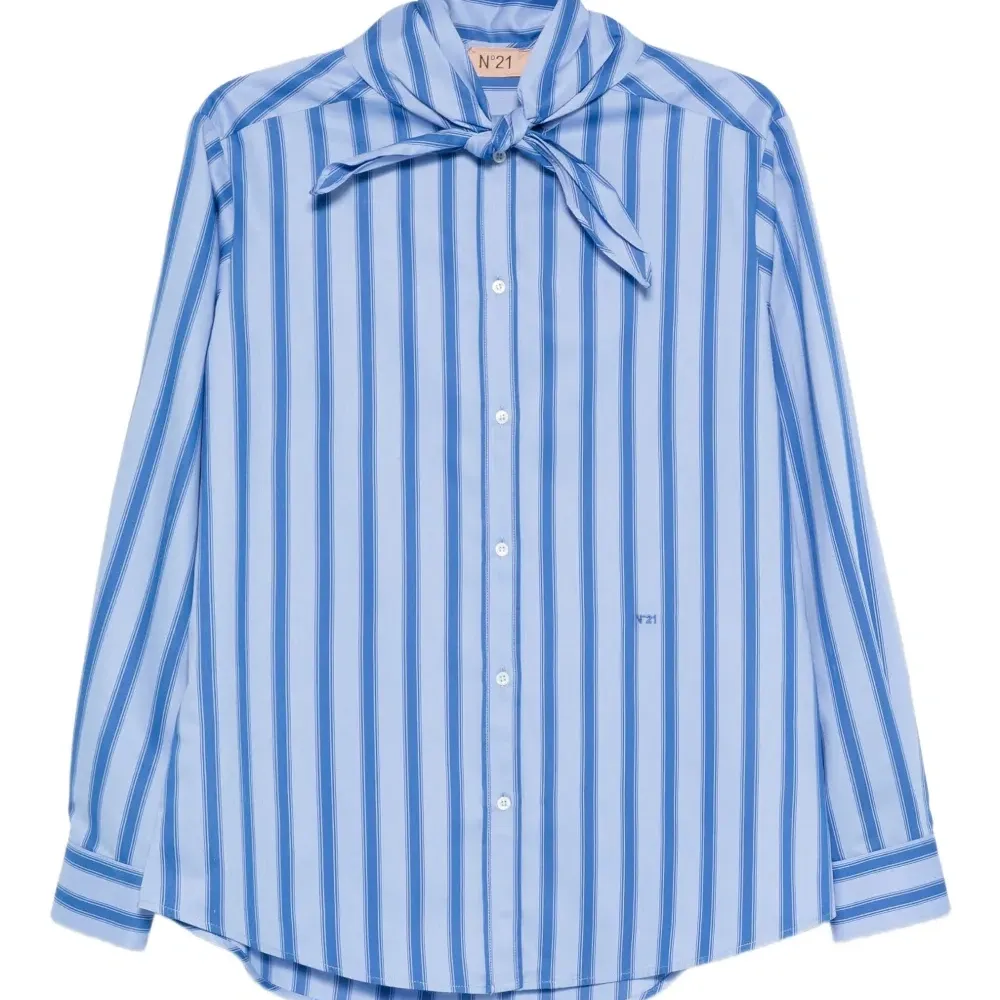 Рубашка в полоску с вышитым логотипом