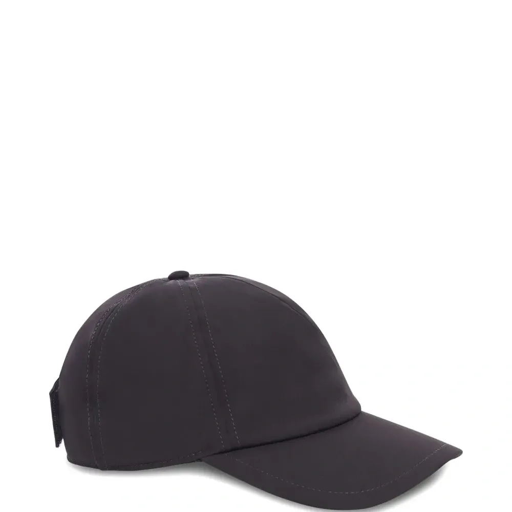 Бейсболка с нашивкой-логотипом