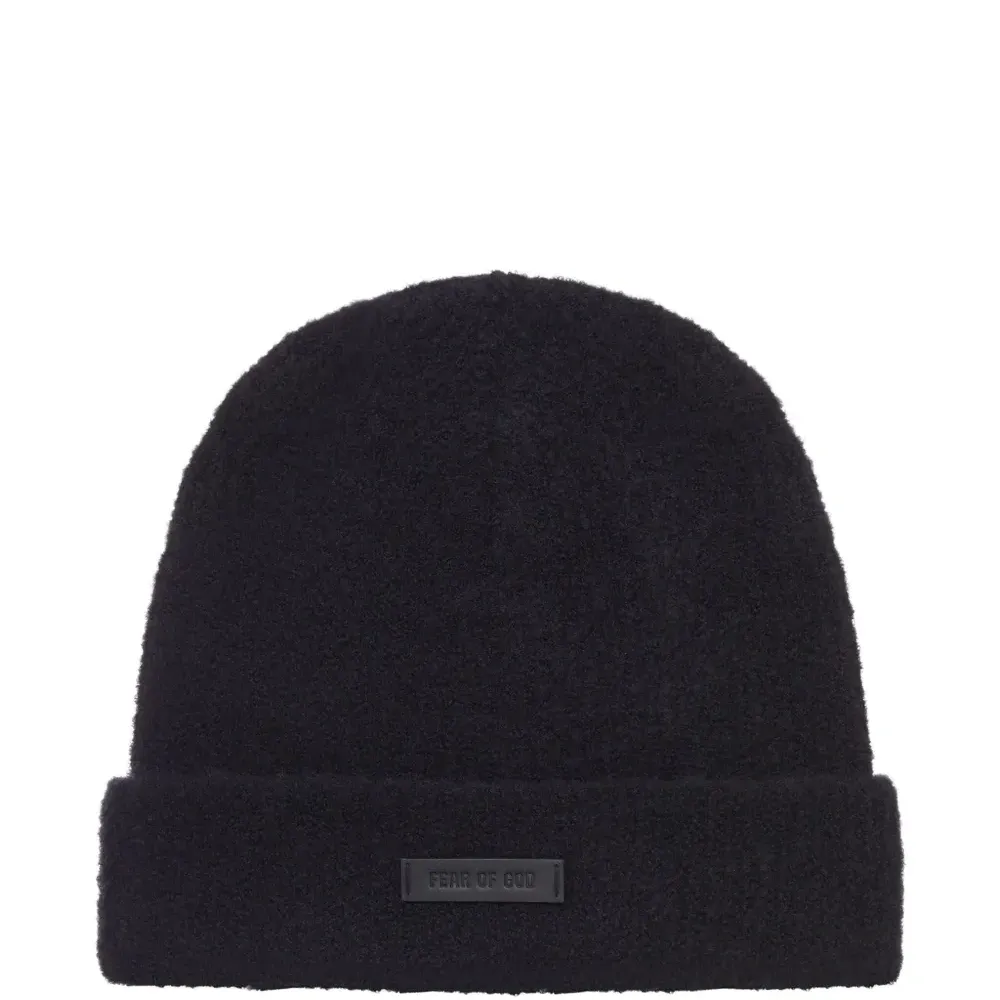 Шерстяная шапка бини в рубчик