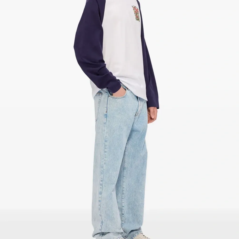 Футболка с длинными рукавами и графичным принтом