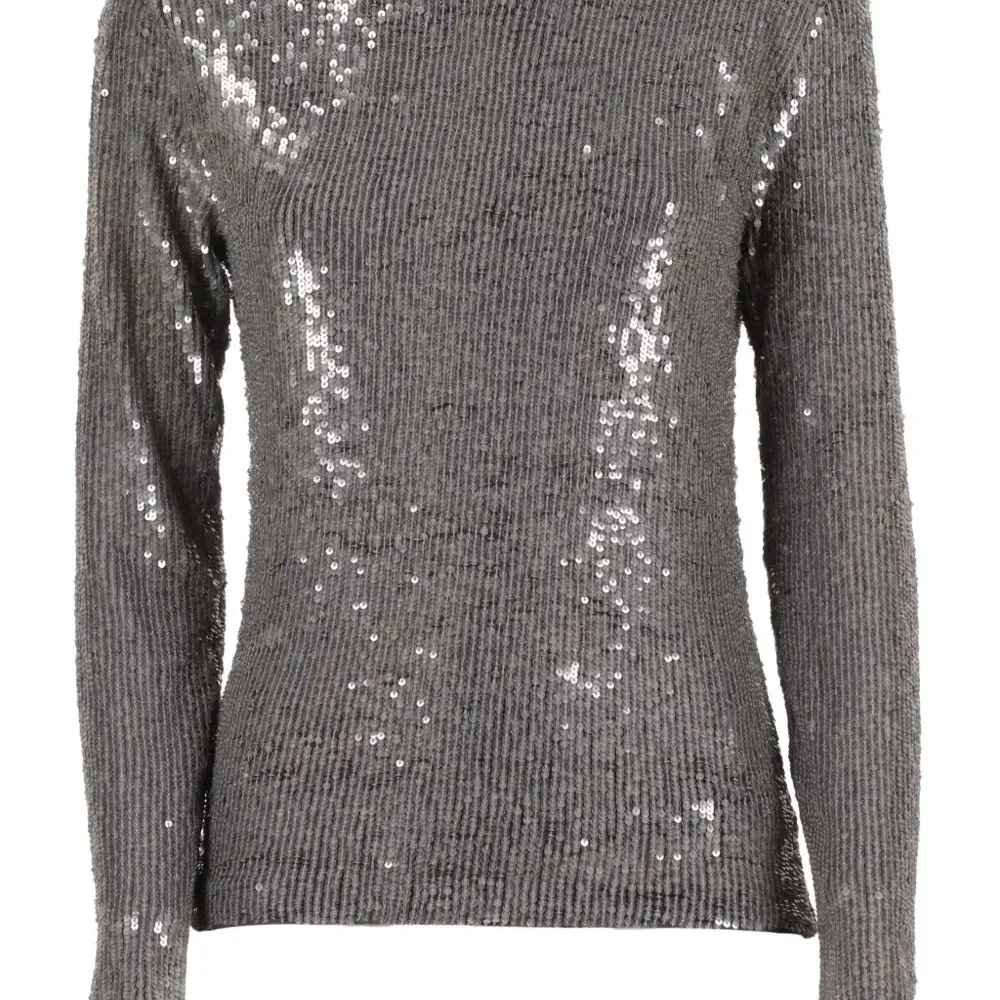 Длинноcливная футболка, украшенная пайетками