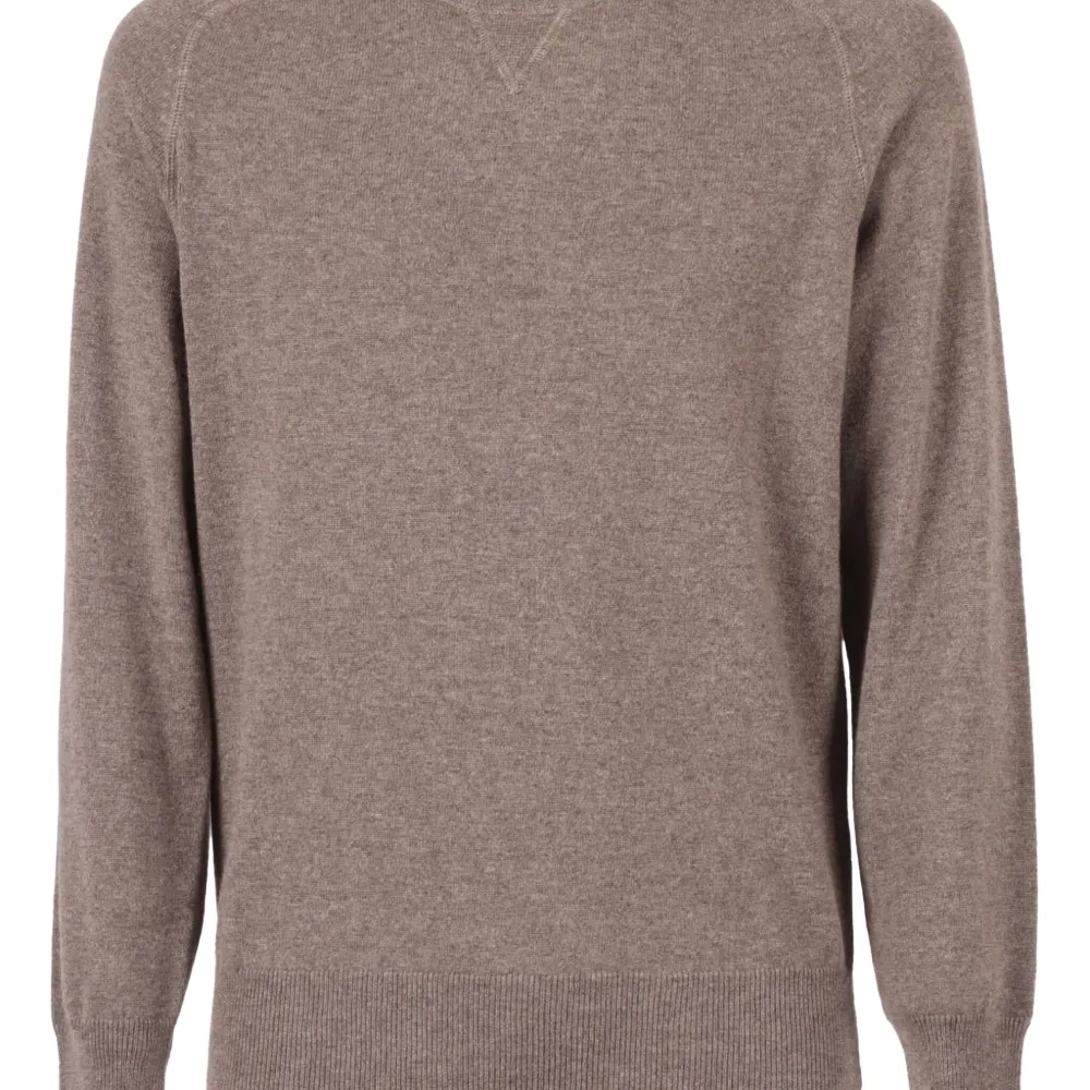 Свитер с треугольным узором и круглым вырезом