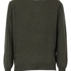 Свитер с нашивками на локтях