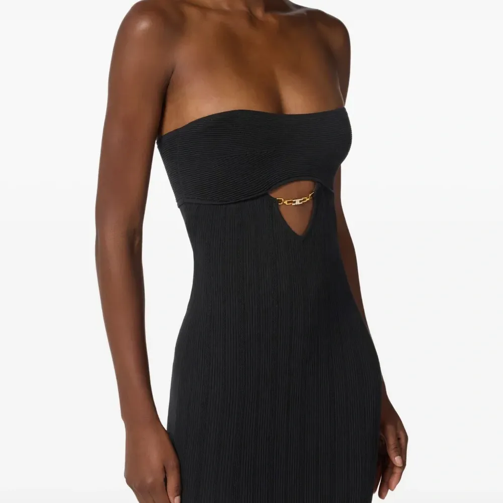 Платье с цепочкой