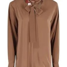 Блузка с бантом на воротнике