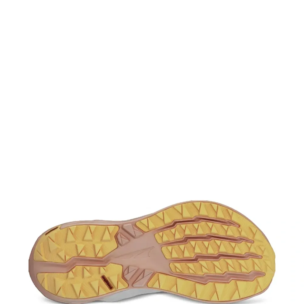 Кроссовки на фактурной подошве