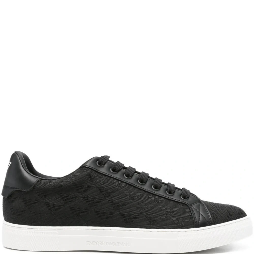 Кроссовки с логотипом