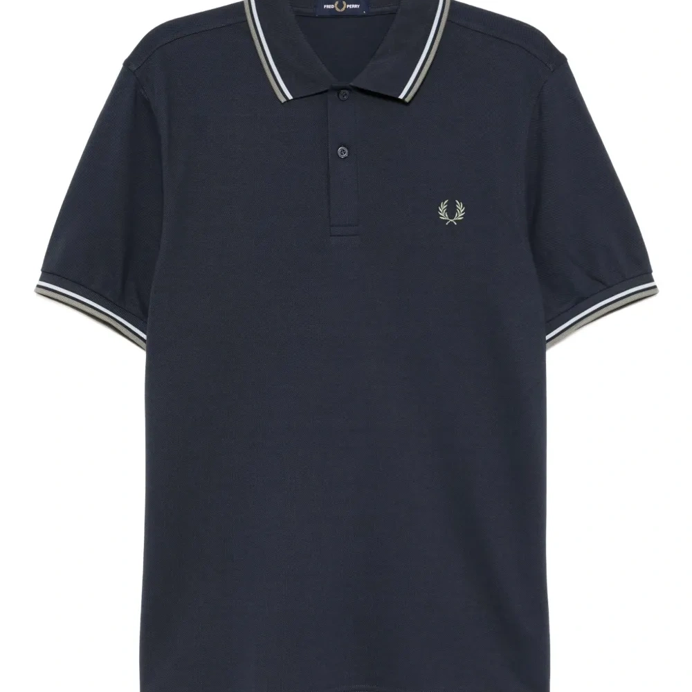 Рубашка поло с вышитым логотипом