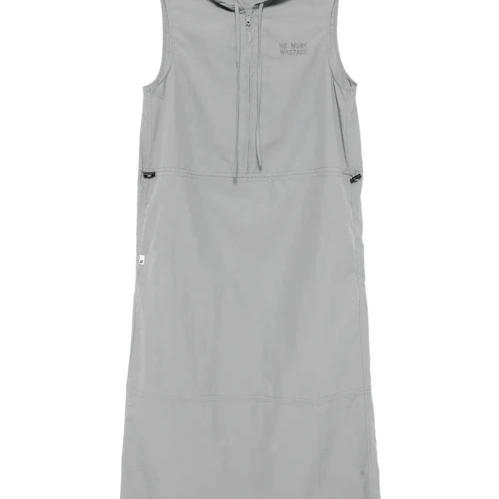 Платье без рукавов