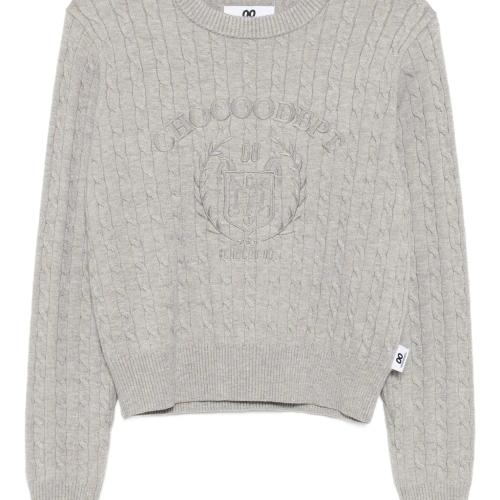 Джемпер с вышитым логотипом