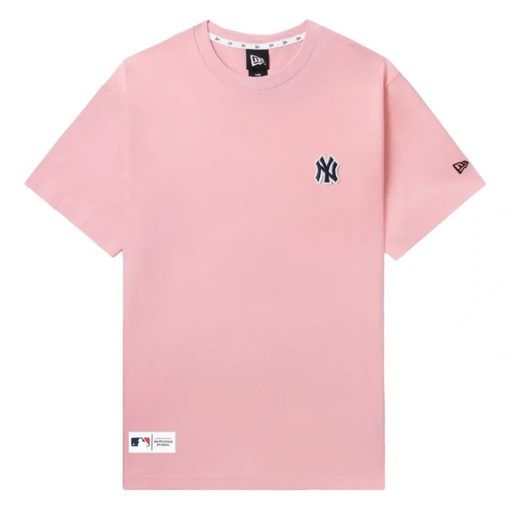 Футболка с нашивкой-логотипом