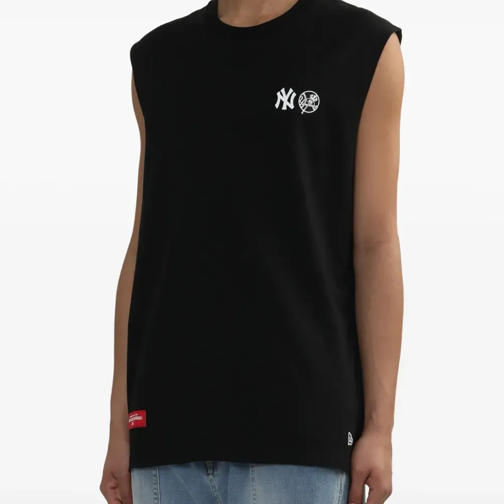 Топ без рукавов с логотипом