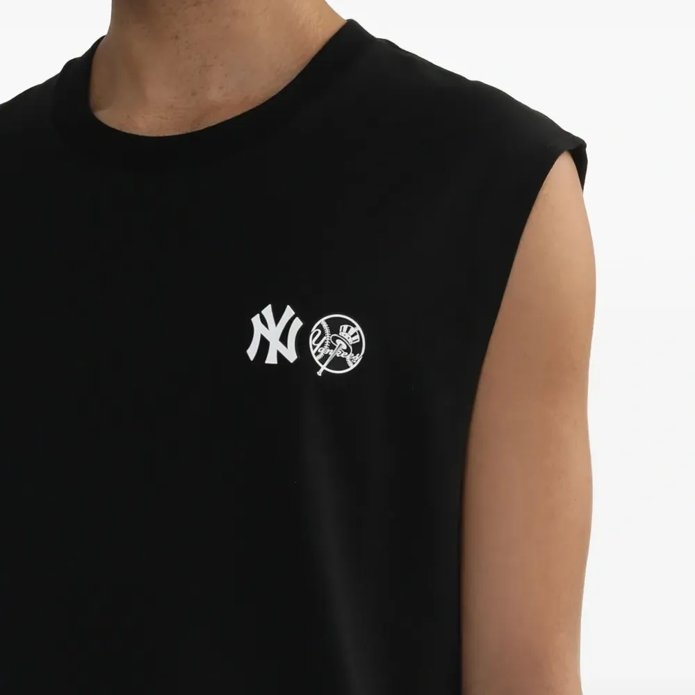 Топ без рукавов с логотипом