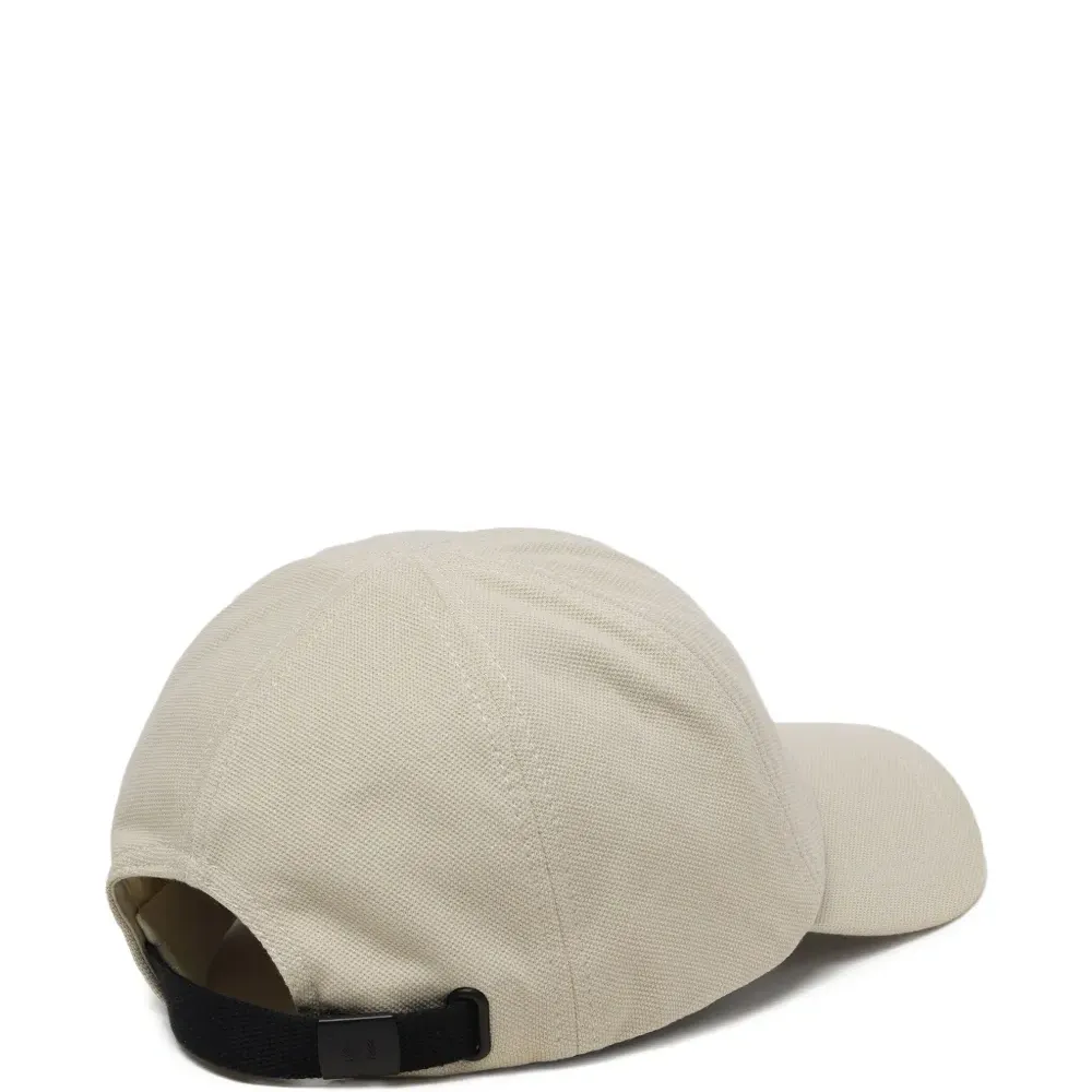 Бейсболка с вышитым логотипом