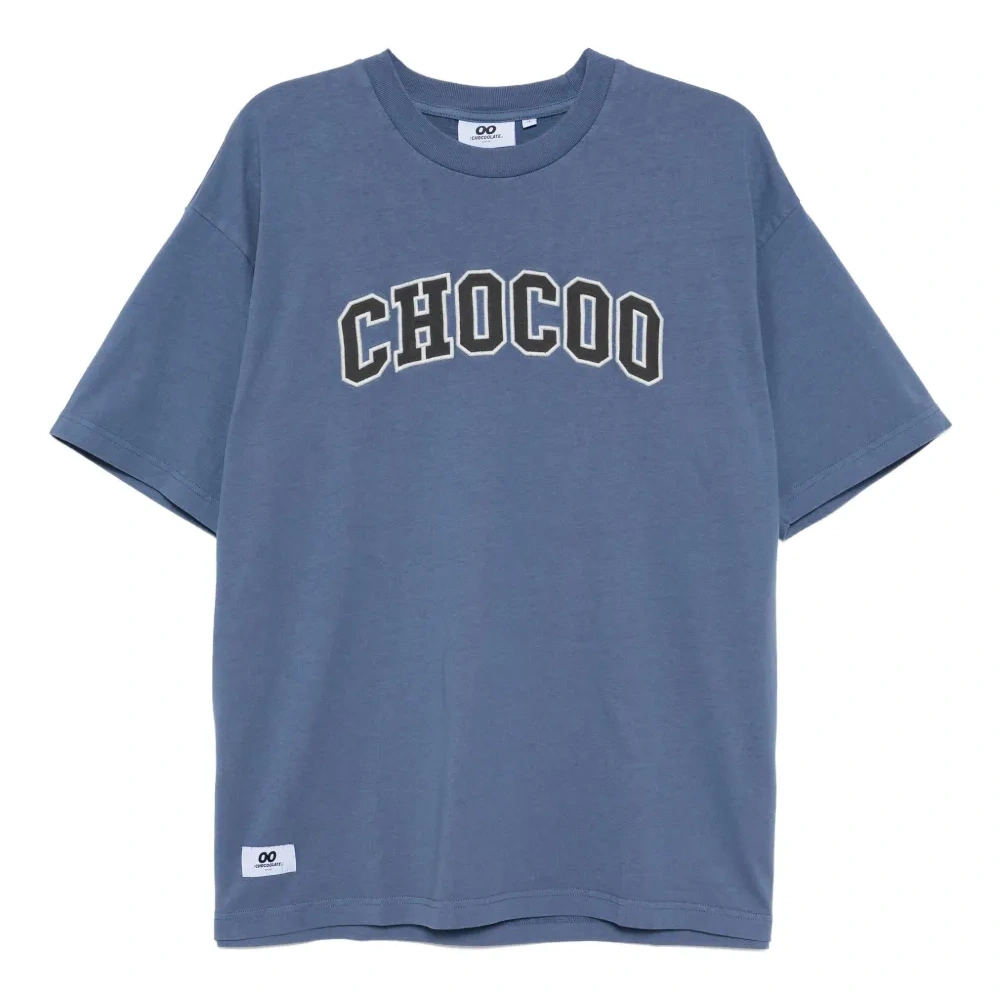 Футболка с вышитым логотипом