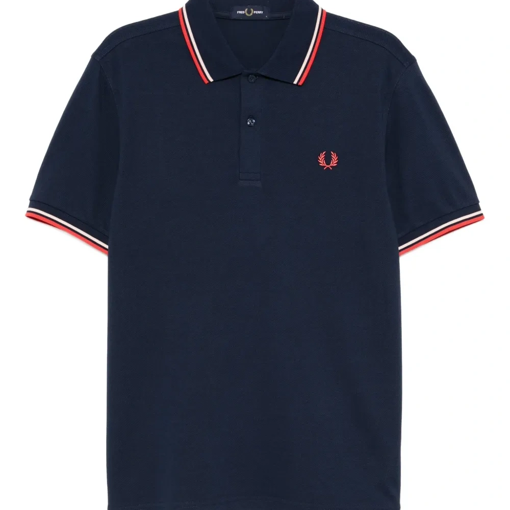 Рубашка поло с вышитым логотипом