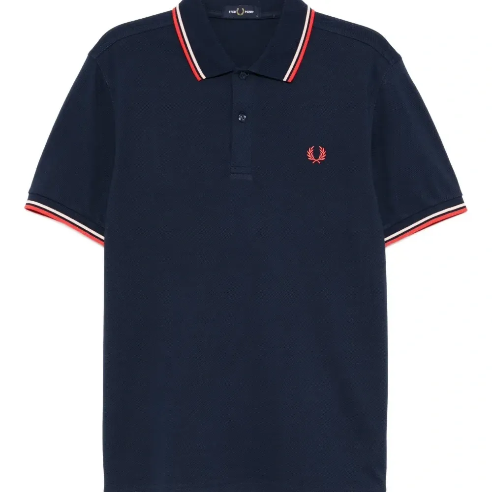 Рубашка поло с вышитым логотипом