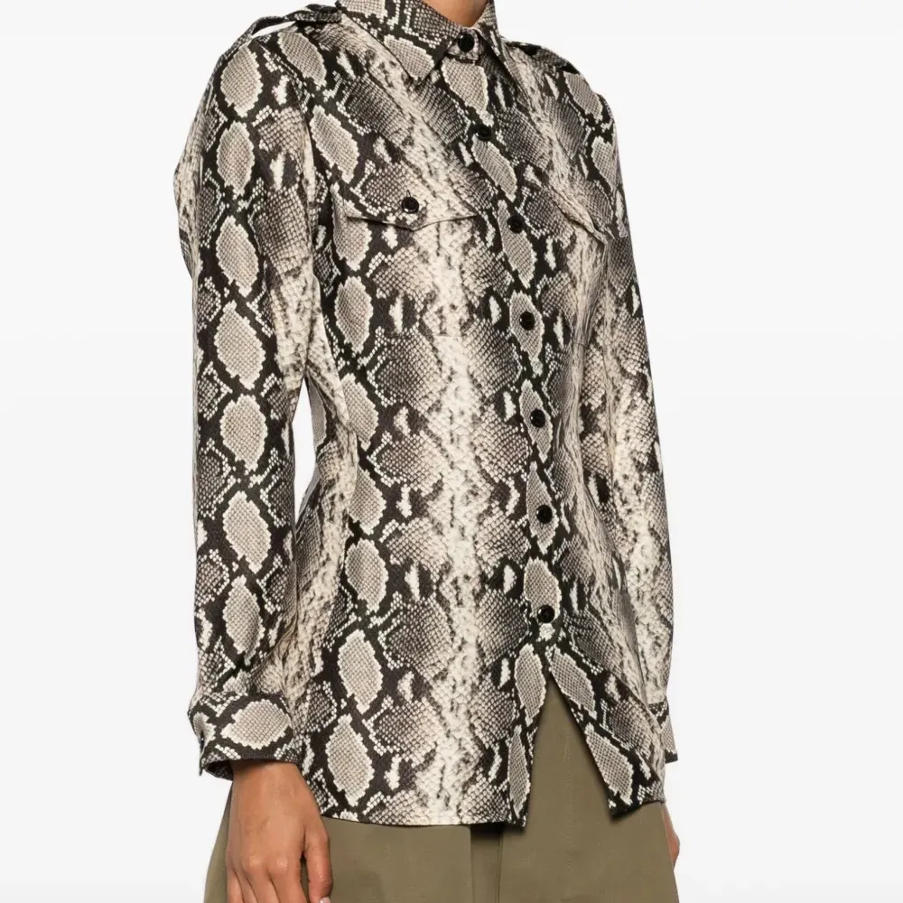 Рубашка на пуговицах