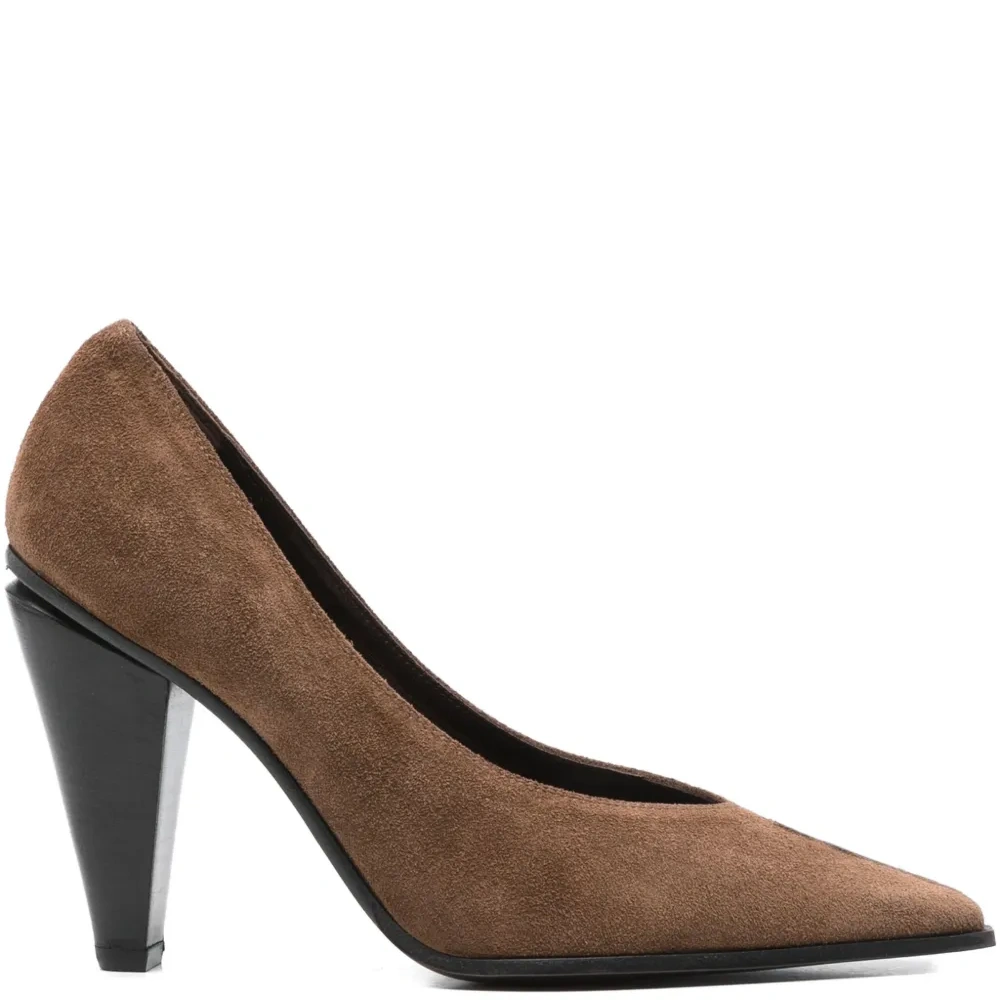 Туфли с заостренным носком