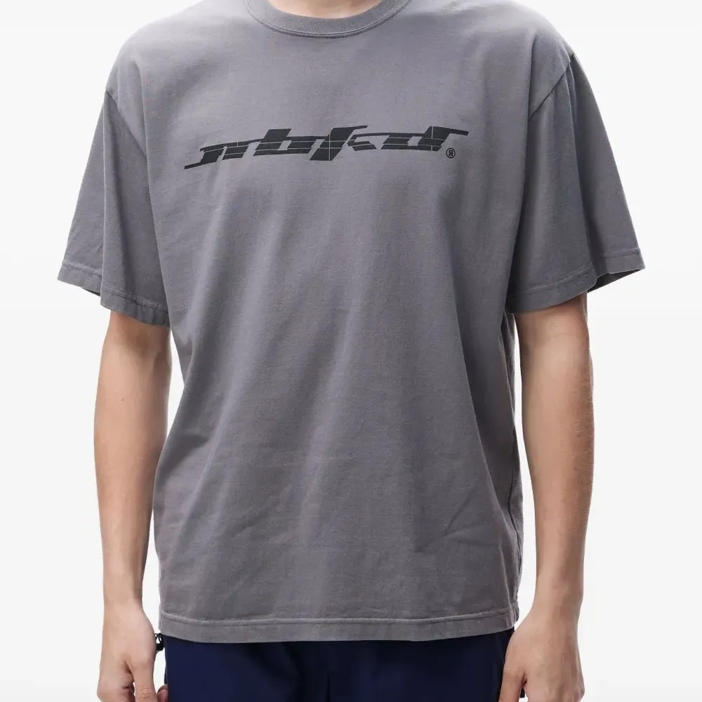 Футболка с графичным принтом Футболка с графичным принтом