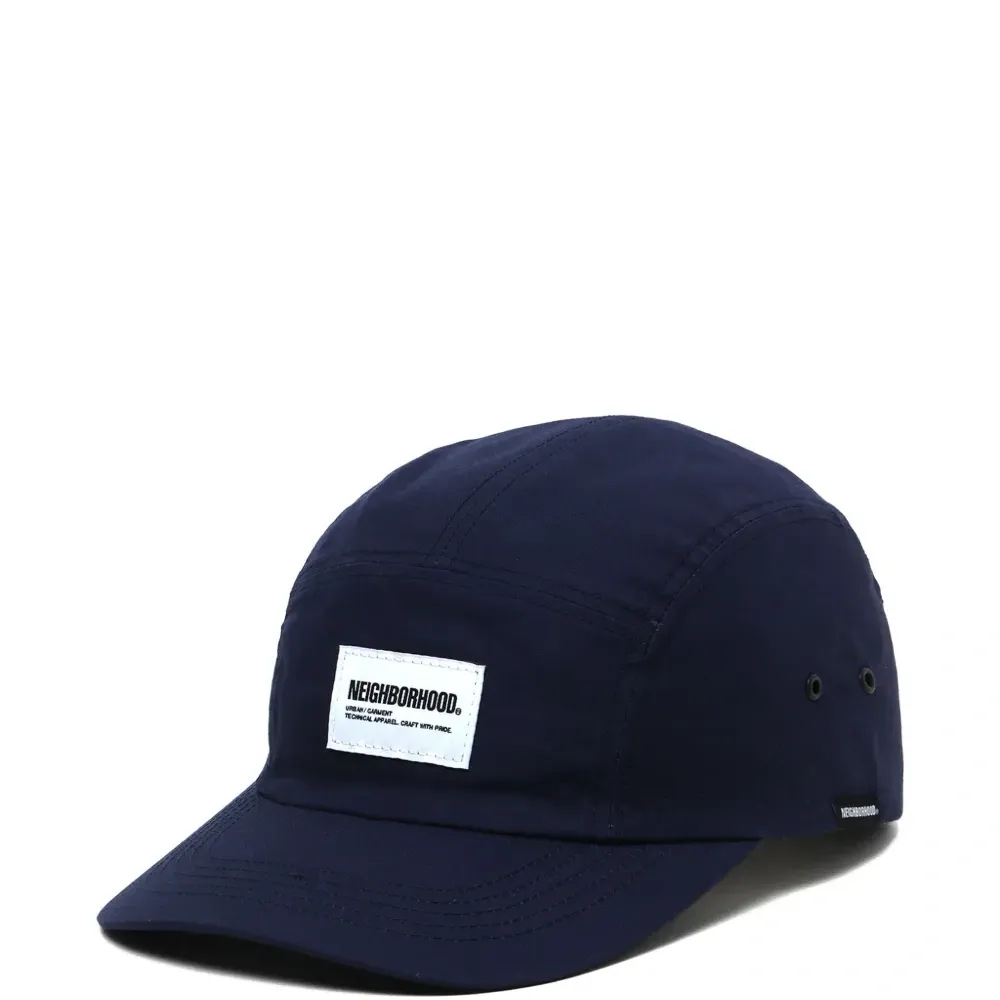 Кепка с нашивкой-логотипом