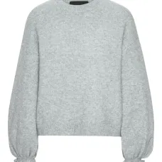 Свитер с широкими рукавами