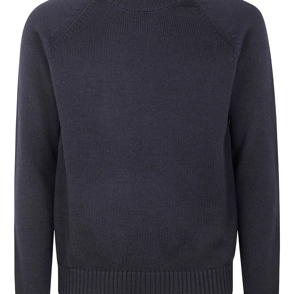 Свитер с высоким воротником