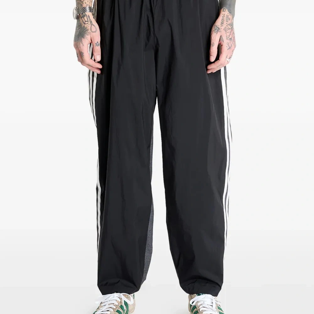 Спортивные брюки с полосками