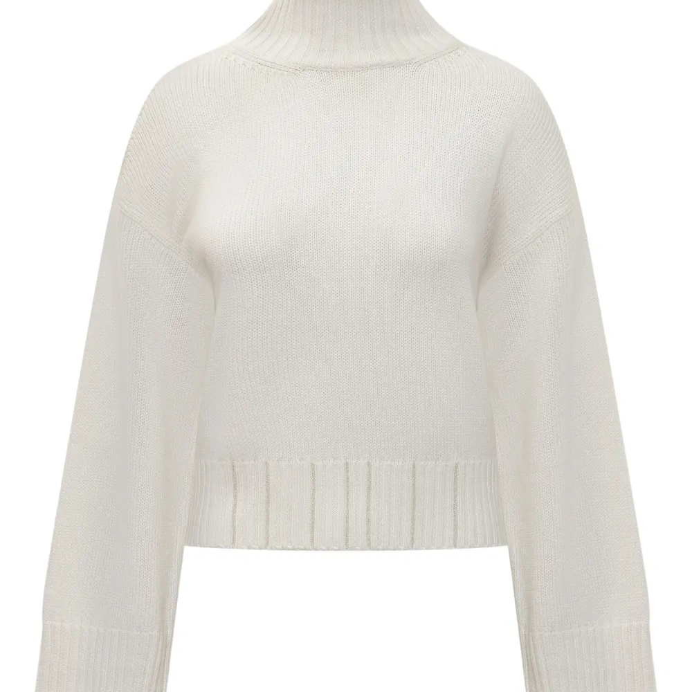 Свитер с широкими рукавами