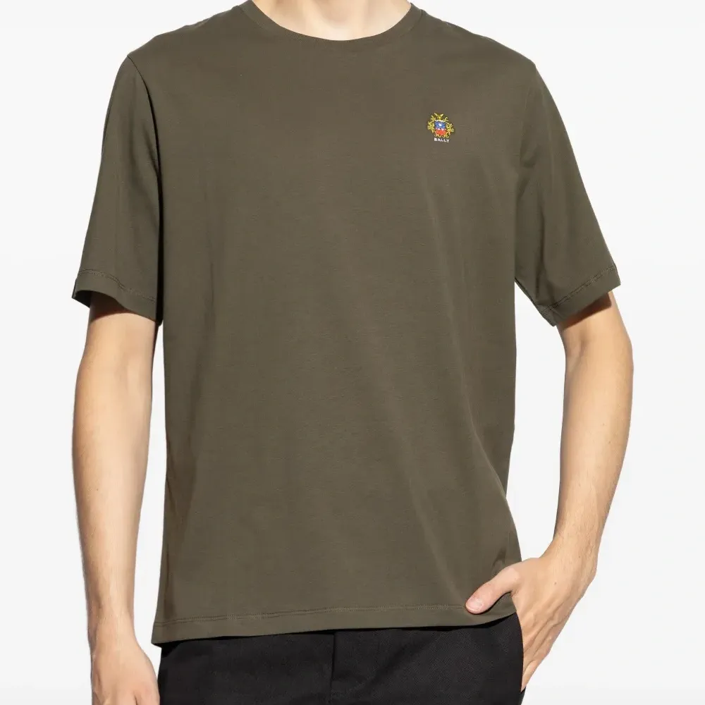 Футболка с вышивкой