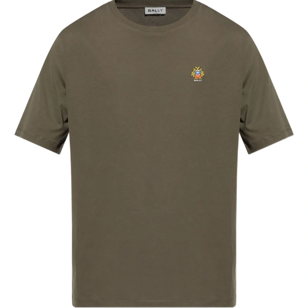 Футболка с вышивкой