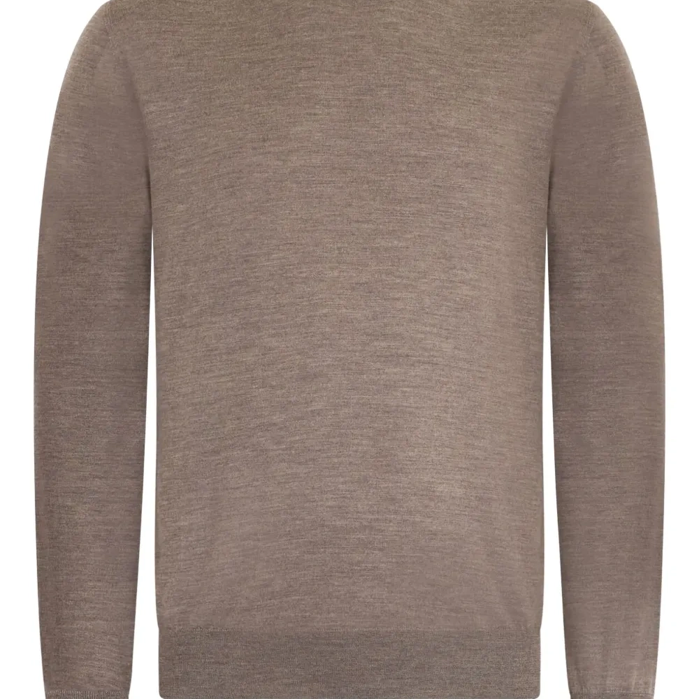 Свитер с круглым вырезом