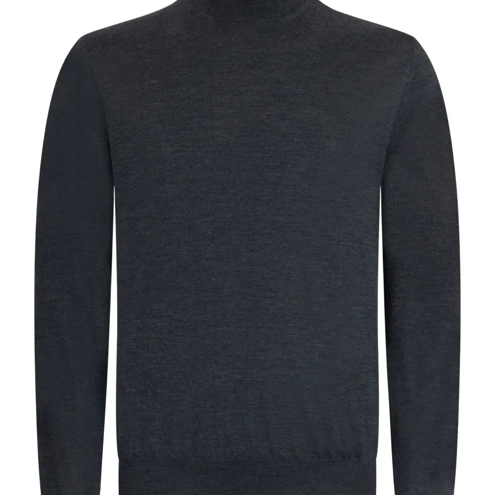 Джемпер с высоким воротником и длинными рукавами