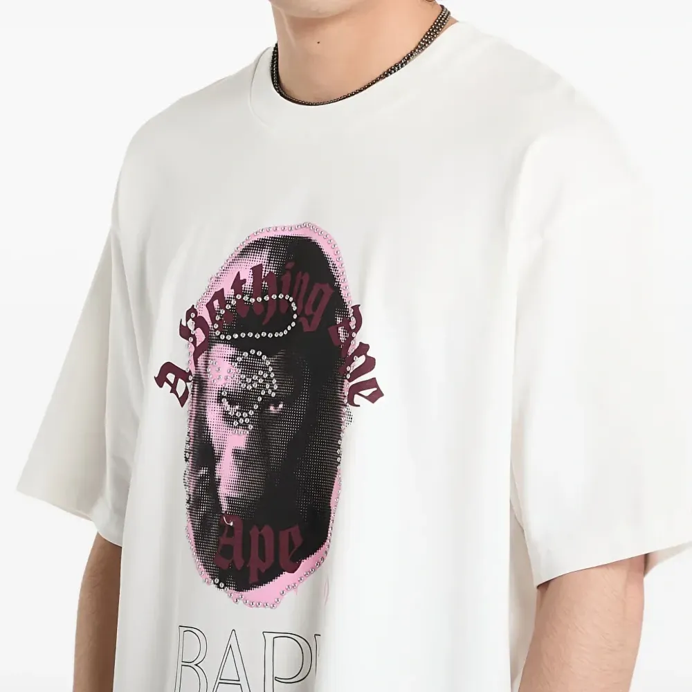 Футболка с принтом и стразами