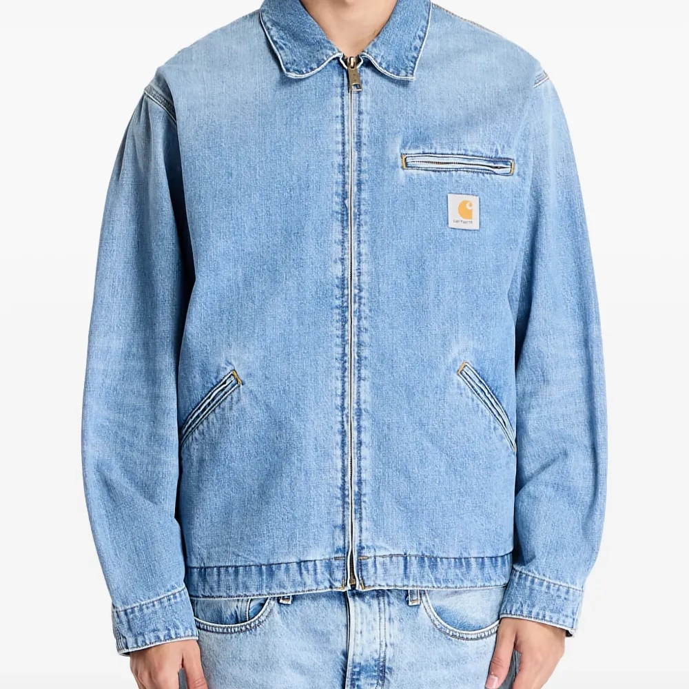 Куртка с карманом на молнии