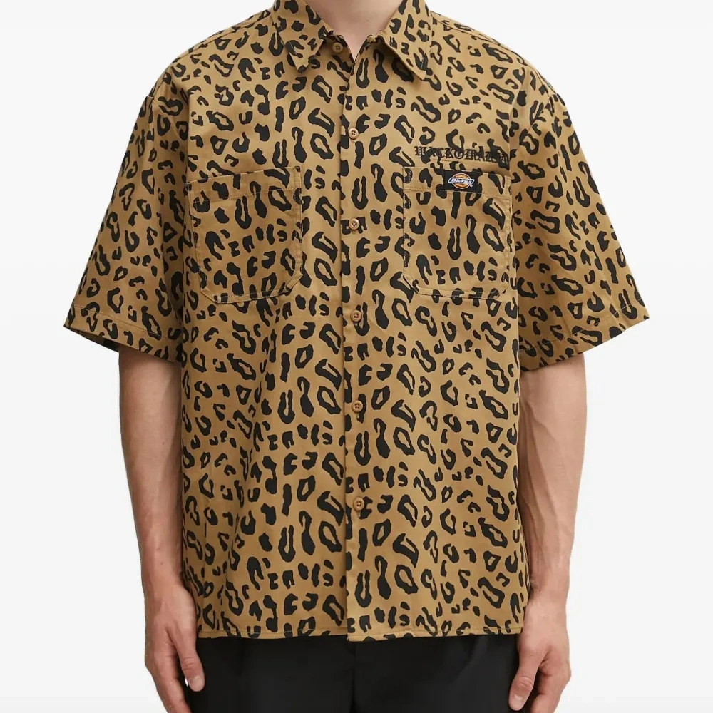 Рубашка с короткими рукавами и леопардовым принтом