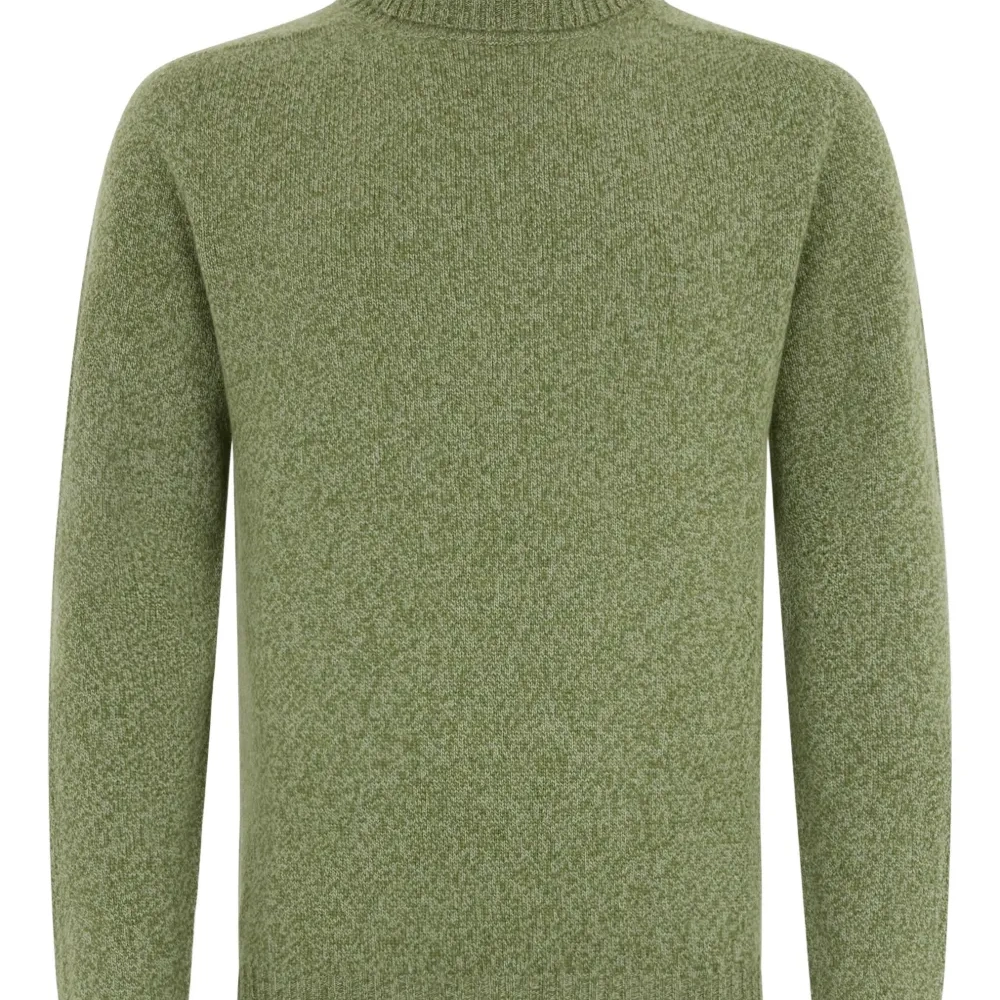 Свитер с высоким воротником