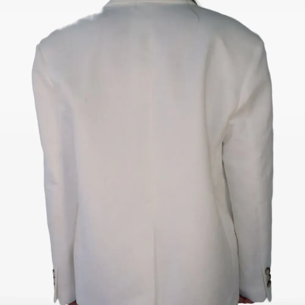 Двубортный пиджак на пуговицах