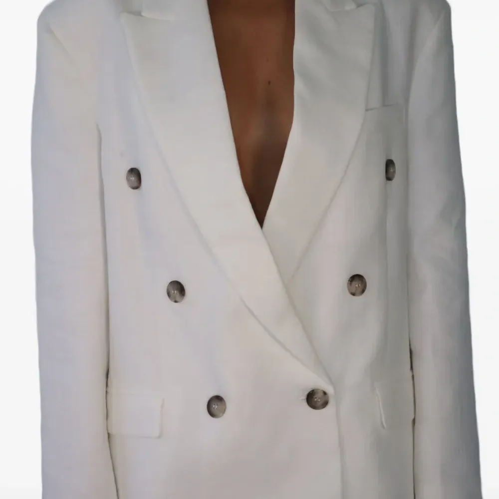 Двубортный пиджак на пуговицах