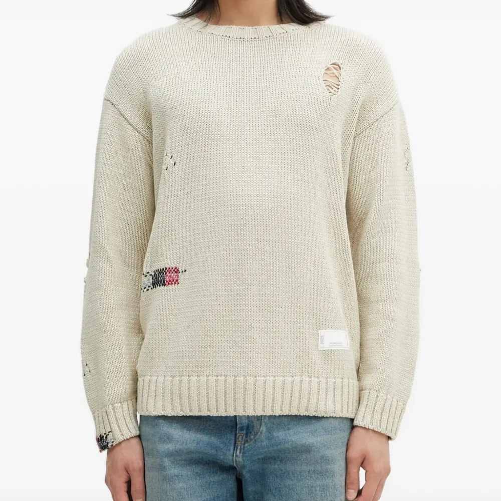 Свитер с эффектом потертости и вышивкой